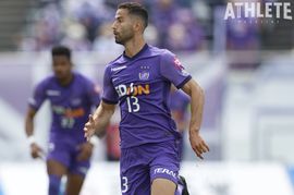 【サンフレッチェ背番号の系譜】今季新加入のFW。代表経験もあるナッシム・ベン・カリファが背番号「13」を纏う理由とは…<br />