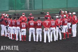 4月5日巨人戦での選手交代に見たベンチの“守り勝つ”姿勢。勝利を引き寄せた采配の力【カープOB・笘篠賢治氏のコラム】<br />