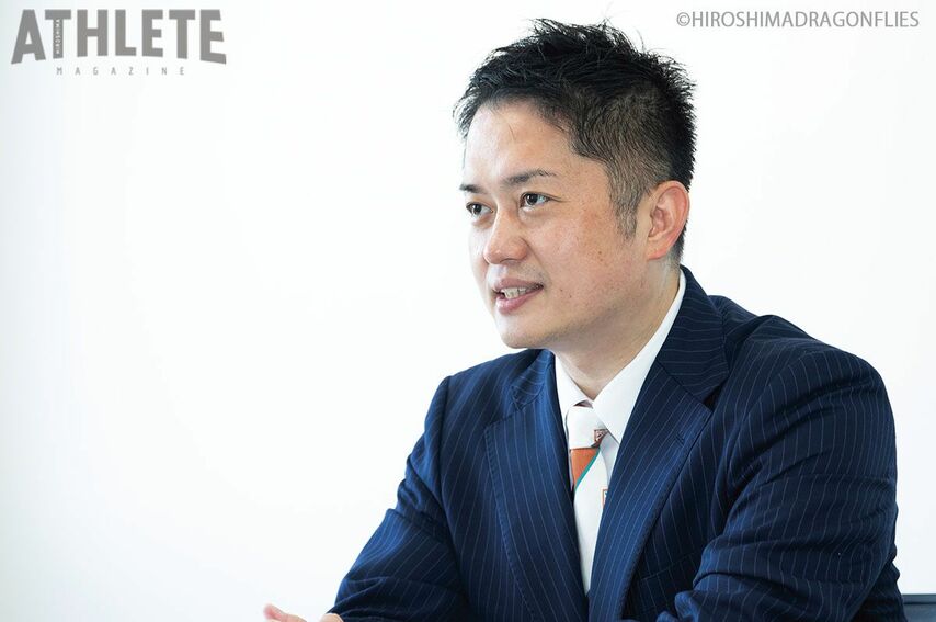 <div class="caption">新アリーナ構想を語る浦伸嘉社長</div>