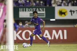 【サンフレッチェ背番号の系譜】レジェンド・青山敏弘がプロ1年目に背負った背番号。サンフレッチェ広島が誇る“天才”の背に今も輝く『30』