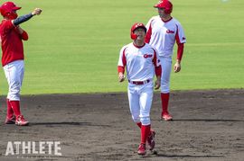 手術で戦線離脱。プレーできない時こそ成長のチャンス。今季躍進が期待された2人の若鯉にカープOBがエール<br />