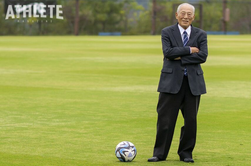 <div class="caption">安芸高田市サッカー公園を訪れた今西さん（写真は2024年撮影）</div>