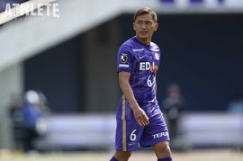 大雨の中、鬼気迫る姿でトレーニング。サンフレ一筋18年目の青山敏弘がチームにもたらすプロ魂