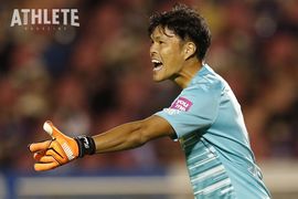J1通算300試合出場を達成した紫の守護神・林卓人<vol.1>「体が動く限りは試合に出るというチャレンジを続けるだけ」