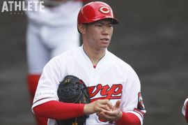 偉大な選手がズラリと並ぶカープの「歴代ドラ4」。坂倉将吾もこの流れに続けるか。
