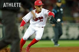 名将・古葉竹識からトリプルスリー達成の野村謙二郎まで。歴代カープのショートを守った男たち【前編】<br />