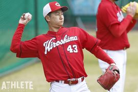 栗林につなぐ“8回の男”を担えるか。4年目を迎えた島内颯太郎にかかる期待。昨季大きく変わったのは・・