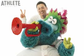 奇跡（!?）のツーショット実現！「グッズ、結構持っています！」と語るカープ・栗林良吏のスラィリー愛