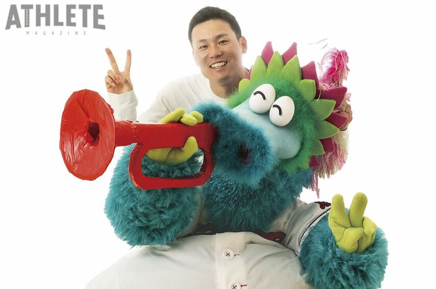 奇跡（!?）のツーショット実現！「グッズ、結構持っています！」と語るカープ・栗林良吏のスラィリー愛