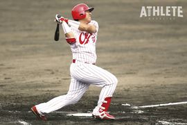 ルーキーの松山竜平を奮い立たせた幼少期の教え【カープ選手の言葉で振り返るプロ1年目の決意】