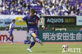 『空中戦ランキング1位』に輝いた対人マスター。サンフレッチェ・荒木隼人が語った指揮官への思い