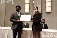 <div class="caption">日本プロ野球選手会新会長の曾澤翼選手（左）とシビックフォース代表の根木佳織さん。選手会ファンドがもたらす影響に期待がかかる。</div>