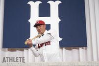 <div class="caption">入団会見では「長く愛される選手になりたい」と抱負を語った安竹</div>