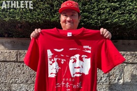 我善導の“週刊”カープTシャツコレクション～60枚目～ <br />新井貴浩2000安打へ残り1本！ カープの『1』を背負い続けた孤高の天才とコラボした1枚