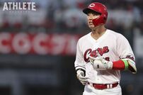 <div class="caption">今季はここまで59打数10安打0本塁打。打率.169と苦しんでいる中村奨成</div>