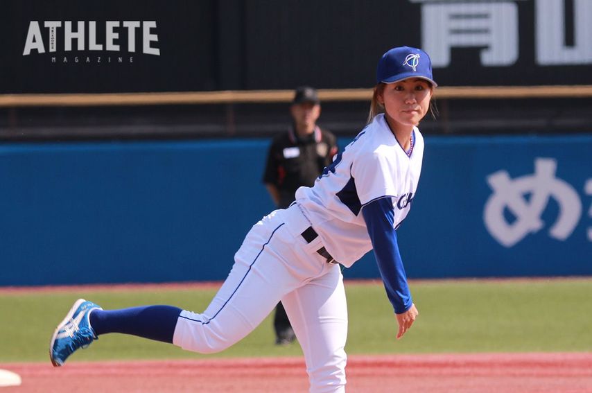 吉田えりが東都大学野球「プレユニ22」神宮開幕戦でナックルボールを披露