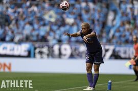 【J1広島】イヨハ理ヘンリー、越道草太と契約更新。越道は今季プロ初ゴールをマーク