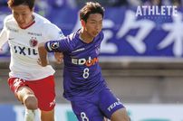 <div class="caption">昨季、リーグ戦全34試合に出場した川辺駿。今季は青山敏弘と共に、ボランチとしてチームを統率している。</div>