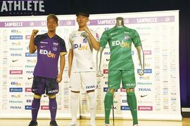 【サンフレッチェ広島】初の試みを取り入れデザインを一新。『広島』発のメッセージにこだわった2024新ユニホーム