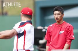 カープ中村奨成の基盤を築いた朝山東洋コーチの指導理念。「彼は一軍の3番手捕手を目指す訳ではない」