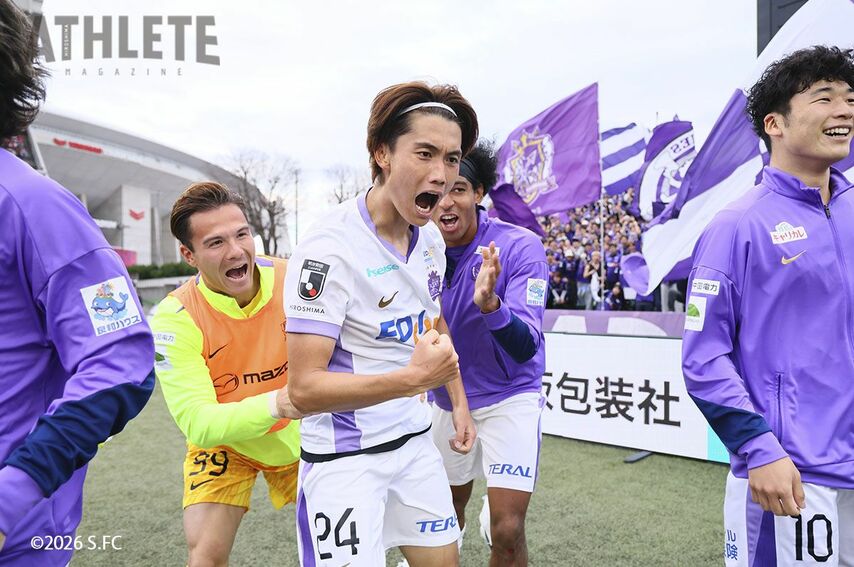 <div class="caption">C大阪戦でゴールを決めた直後の東。勝点3を引き寄せたのは、利き足とは逆の右足だった</div>