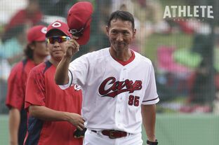 広島の街が“紫”に包まれた夢のような初優勝。佐藤寿人が語る2012年の