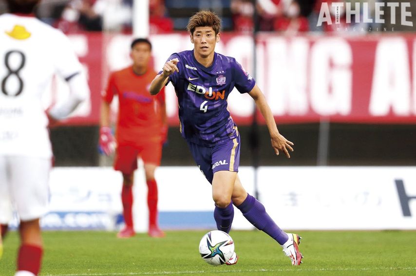 「もうそういう年齢じゃない」佐藤寿人が指摘した、DFの要・荒木の“ある姿”【佐藤寿人×吉田安孝 OB対談#3】<br />