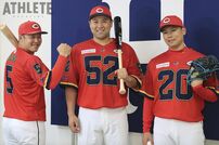 <div class="caption">8月の6試合で着用する『アメフト風ユニホーム』</div>