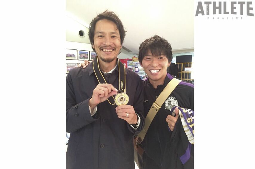 <div class="caption">ともにリーグ初優勝に大きく貢献した中島浩司氏と佐藤寿人氏 （写真は佐藤氏提供）</div>