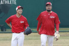 マウンドで不安や恐怖と戦う投手を支えるのは、投手陣の絆。そしてもう一つは…【カープOB・木村昇吾のコラム】<br />