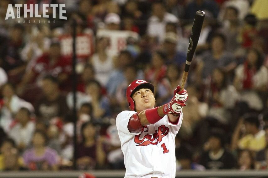 <div class="caption">2013年の現役引退まで、カープ一筋でバットを振り続けた。ストイックなその姿は、『孤高の天才』、『サムライ』とも称された</div>