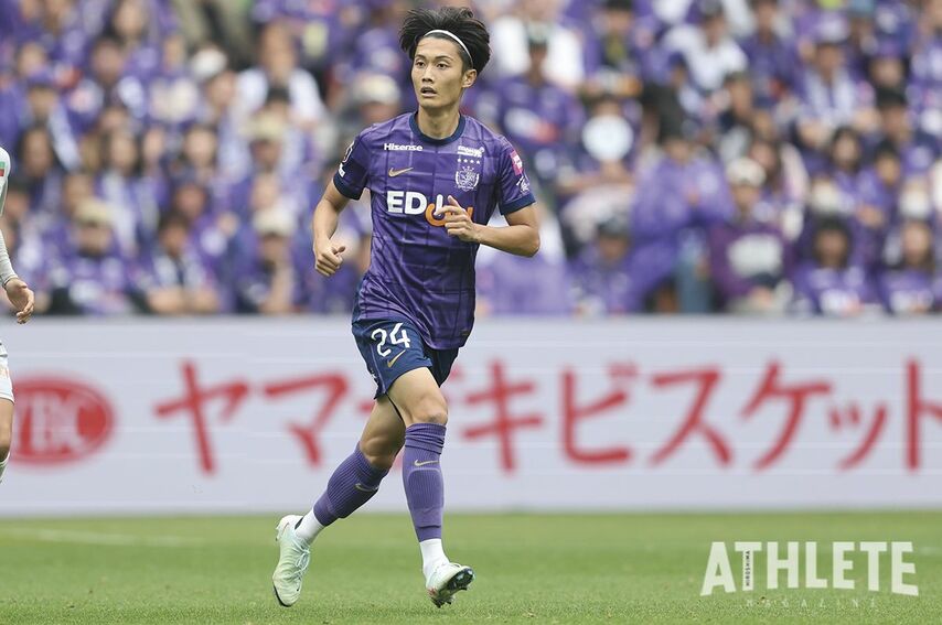 <div class="caption">精度の高いクロスも魅力のひとつ。CKではキッカーを任される場面も多い</div>
