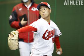 エースを頼って実現した自主トレ。玉村昇悟が日米通算148勝左腕・和田毅から受けた影響とは【カープ選手リレーインタビュー『鯉一』#2】<br />