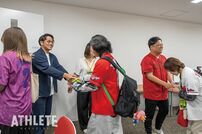 <div class="caption">イベントのラストは、ハイタッチでお見送り。あっという間のひとときでした。</div>