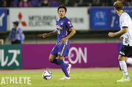 37歳のベテランがサンフレの中盤を牽引する。サンフレOBが絶賛する柴崎晃誠のプレーとは