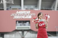 <div class="caption">「マツダスタジアムでも撮影しました〜。今年、広島でカープの試合がある日は、街中の飲食店に“これまでの賑わい”が戻ることを願っています」</div>