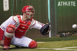 一軍未経験でカープに移籍した名捕手・西山秀二。広島一筋18年・広陵高出身の白濱裕太など【背番号の系譜】