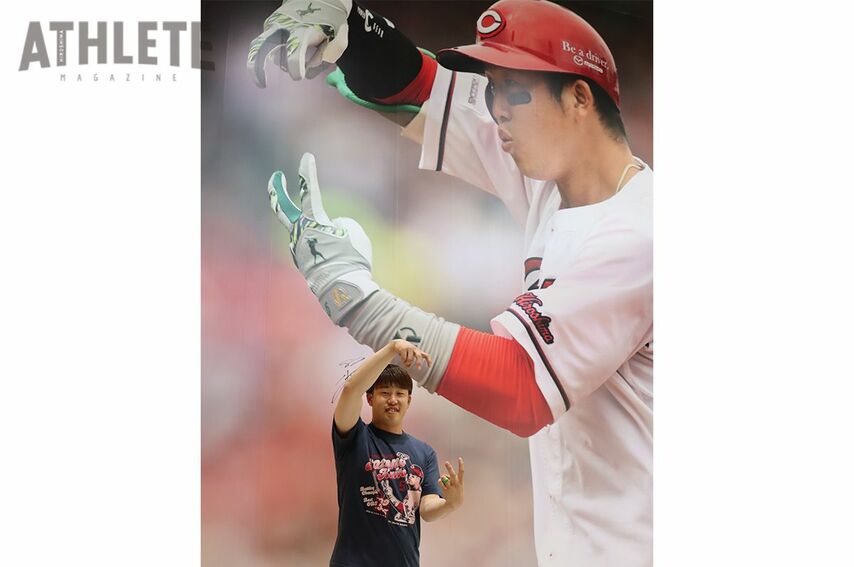 マツダ スタジアムグッズショップの巨大壁画に現れた「ここぞの小園」