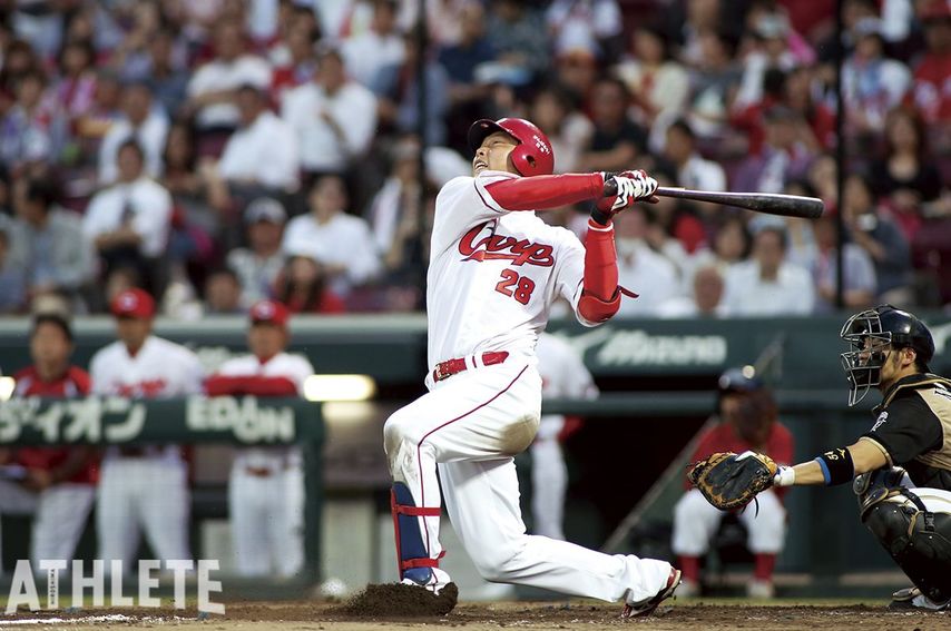 《カープ・移籍選手の言葉を振り返る》「黒田さんが先発として投げて、僕が4番。本当に夢みたいでした」。カープ復帰後に感じた新井貴浩の思い