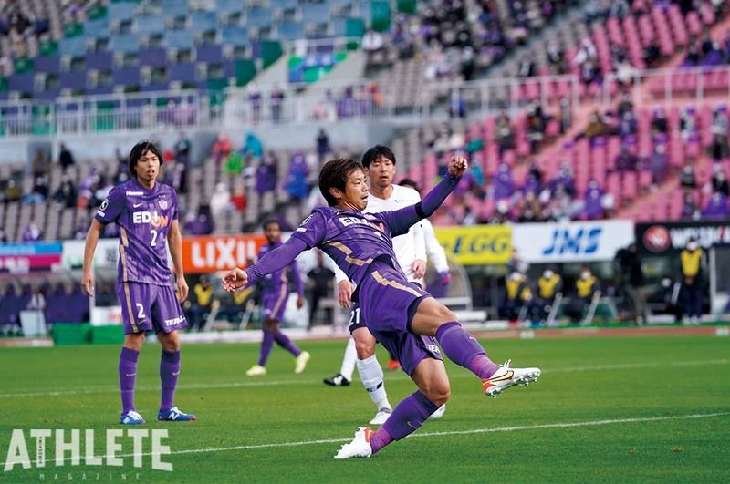 「勝たないといけない、数字を残さないといけないというプレッシャーは大きかった」サンフレッチェの3バックを支える塩谷司が海外プレーから得たもの