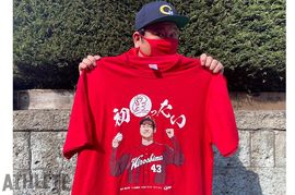 我善導の“週刊”カープTシャツコレクション～53枚目～ <br />ピンチを撃ちかえし手にしたプロ初勝利！ 今季も活躍が期待されるセットアッパー記念の1枚
