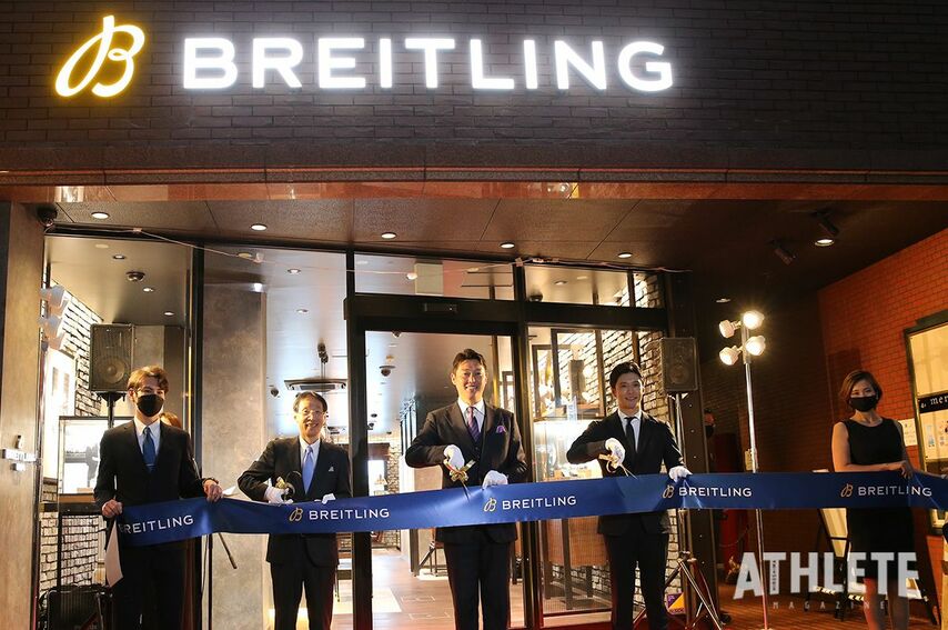 カープ新井貴浩新監督が、広島市内の高級時計店オープニングイベントに登場