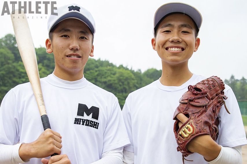<div class="caption">最後の夏を迎える三次高校野球部3年生の沖田耕陽（左）と朝陽（右）。</div>