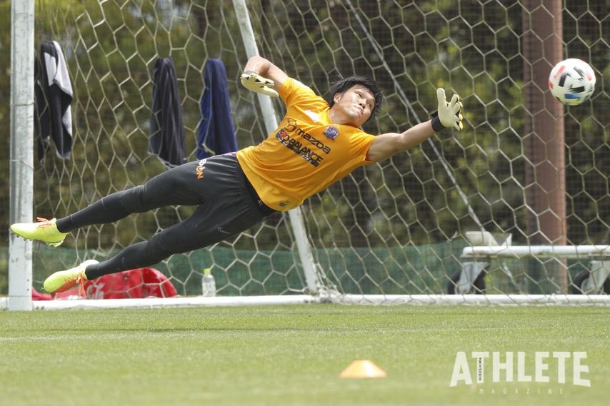 J1通算300試合出場を達成した紫の守護神・林卓人＜vol.2＞「僕が試合に出場したければ、彼（大迫）よりも上手くなればいいだけ」