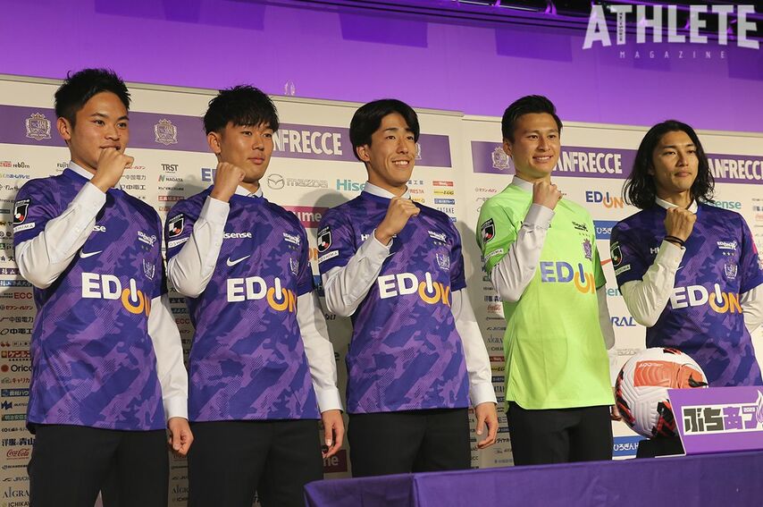 サンフレッチェ広島、2023年シーズンからチームに加わる5選手が加入会見。新天地での意気込みを語る