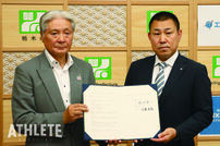 <div class="caption">協定締結式に参加した福田富一栃木県知事（写真左）と、株式会社エイジェック代表取締役社長の古後昌彦氏（写真右）。</div>