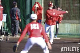 かつてのリーダーが指導で意識するのは〝選手の自主性〟【小窪哲也コーチインタビュー#1】<br />