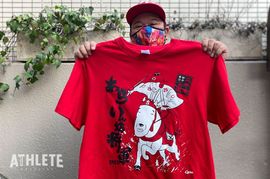 我善導の“週刊”カープTシャツコレクション～39枚目～<br />佐々岡真司監督の上に乗って走る⁉︎2000本安打まで残り18本の“あらいん坊将軍”！