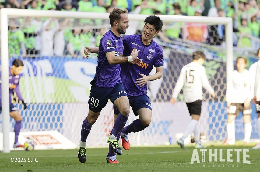 【J1広島】最終戦を大逆転勝利で飾る！わずか5分間で勝利を手繰り寄せたのは、広島最大の武器・セットプレー