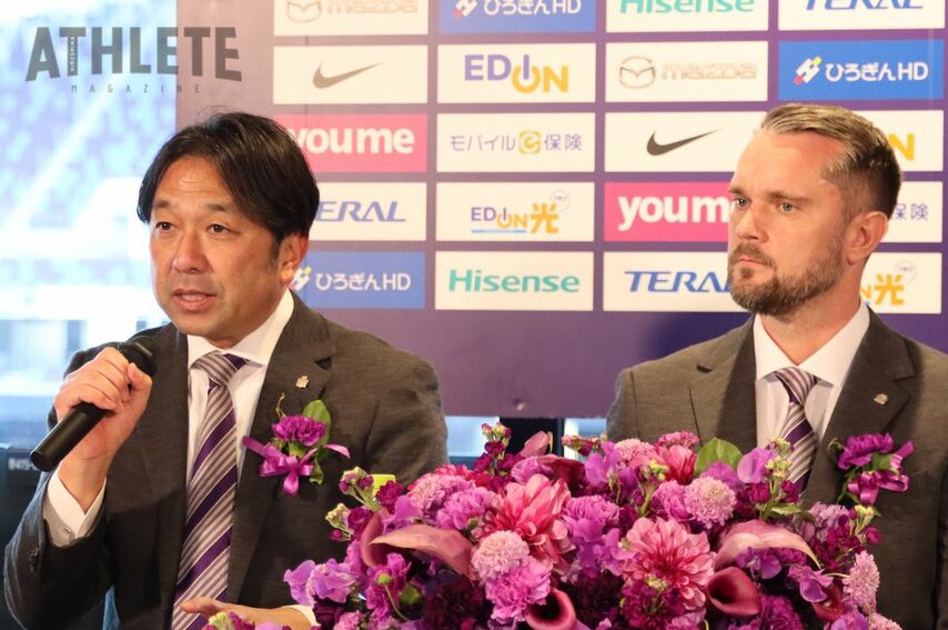 <div class="caption">栗原圭介強化部長（写真左）とガウル新監督</div>